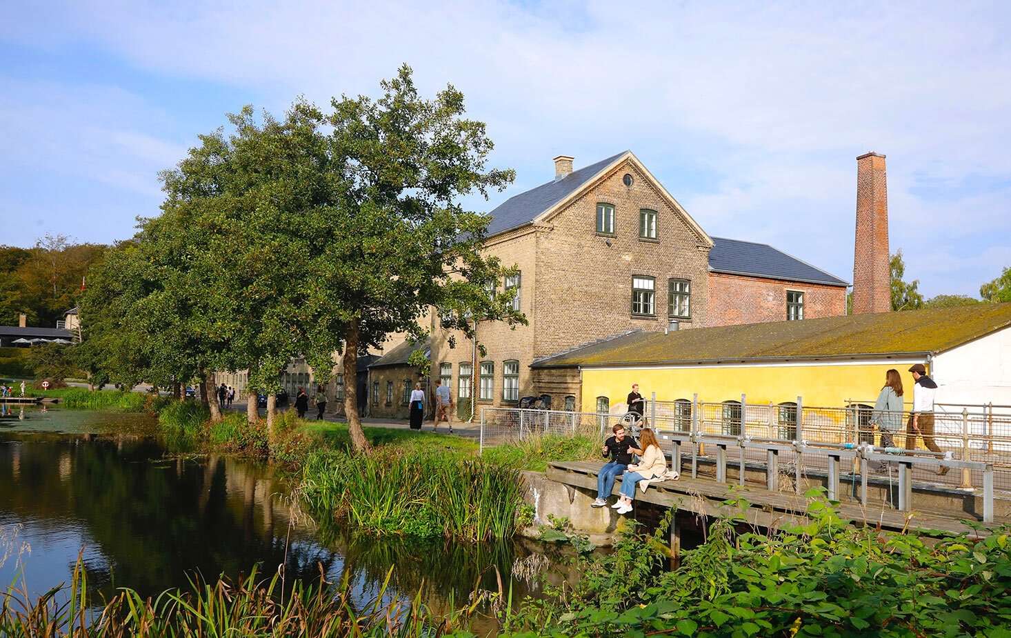raadvad-fabrik-med mennesker