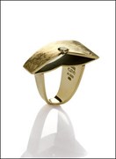 “RAINBOWS in the NIGHT” - gold ring, partially black, with hay-coloured diamond